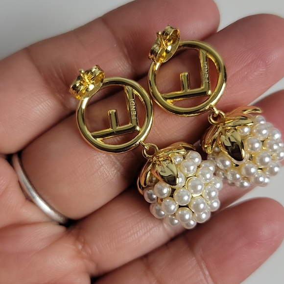Fendi pearl earrings - Picture 3 of 7